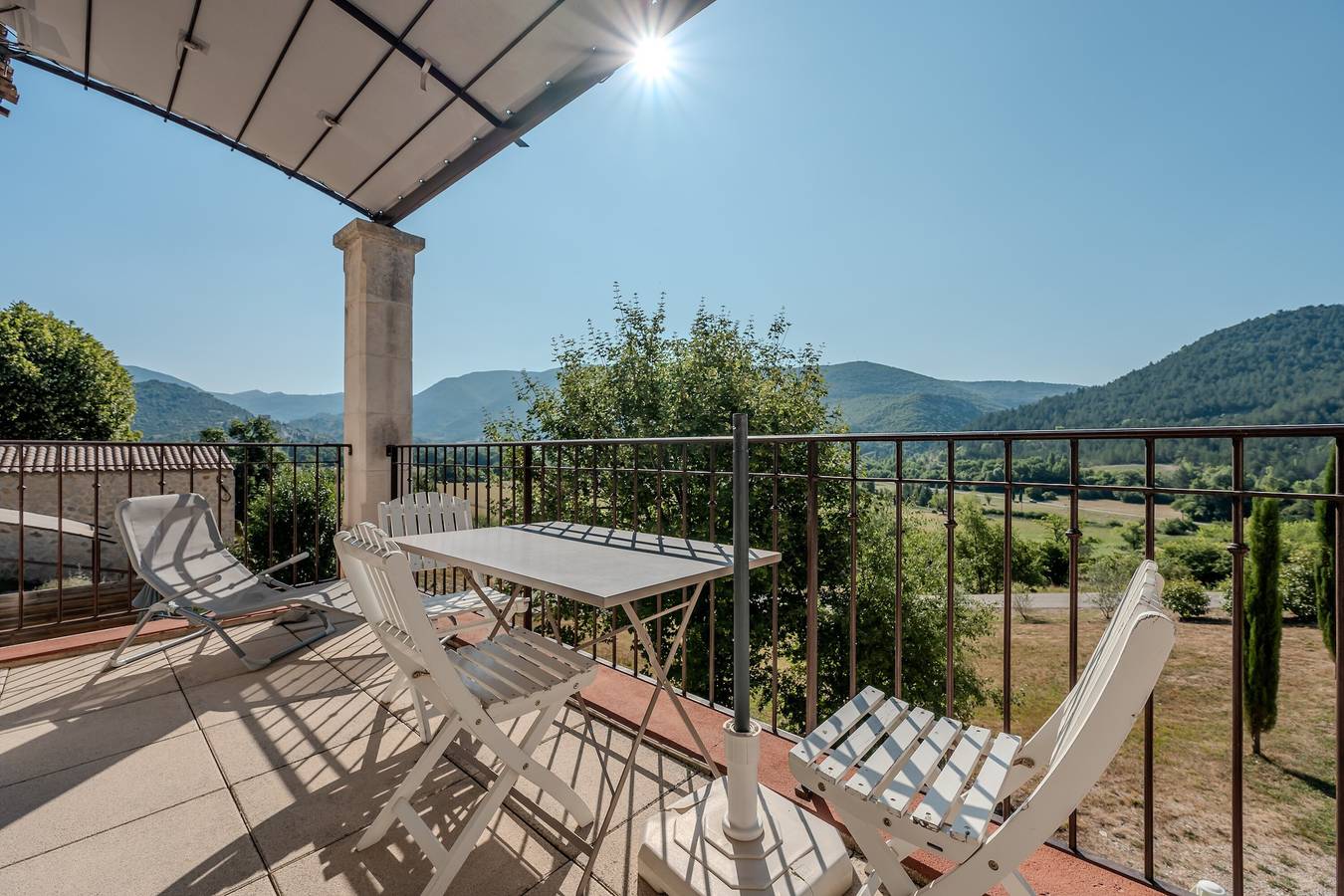 Ganze Wohnung, Apartment „Résidence Ventoux Revitalisation“ mit Bergblick, Balkon und Wlan in Reilhanette, Nyons und Umgebung
