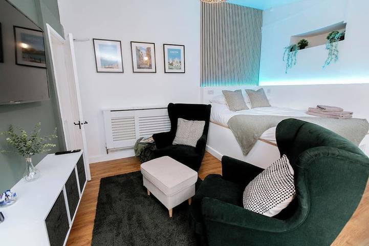 Entire apartment, Smart Studio With Parking | Near Uni, Hosp, Town in Exeter, Devon