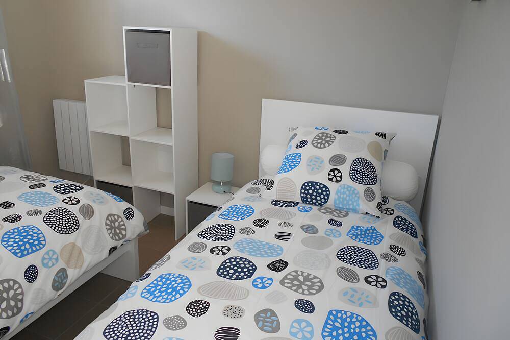 Entire apartment, Apartment 'La Vie Est Belle' with Shared Pool, Wi-Fi and Air Conditioning in Meynes, Nimes region