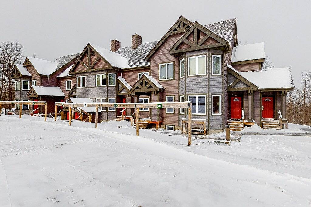 Ganze Wohnung, Ski-in/ski-out mountain-view condo next to Grammy Jay trail w/ board games, W/D in Jay Peak