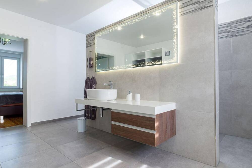 Ganze Wohnung, Ferienwohnung direkt an der Nied - Appartement/Fewo, Dusche, Wc, 1 Schlafraum in Rehlingen-Siersburg, Saargau