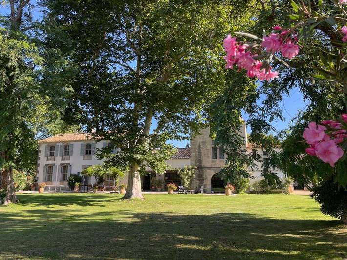 Villa pour 22 personnes, avec Balcon et Jacuzzi ainsi que Terrasse et Jardin à Arles - 2