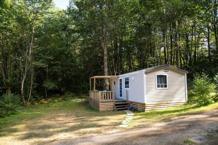Mobil home pour 4 personnes, avec jacuzzi dans Mareuil en Périgord