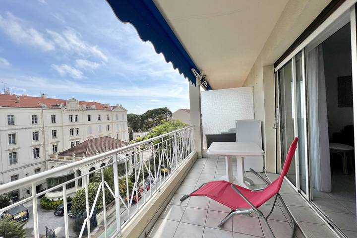 Apartment for 2 people, with terrace, child-friendly in Cannes