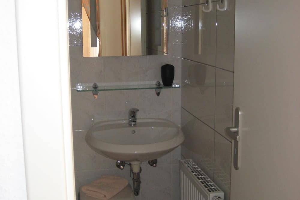 Ganze Wohnung, Fewo für 1 -2 Pers. mit Balkon nahe Burgenstraße und Neckartal in Oberzent, Odenwaldkreis