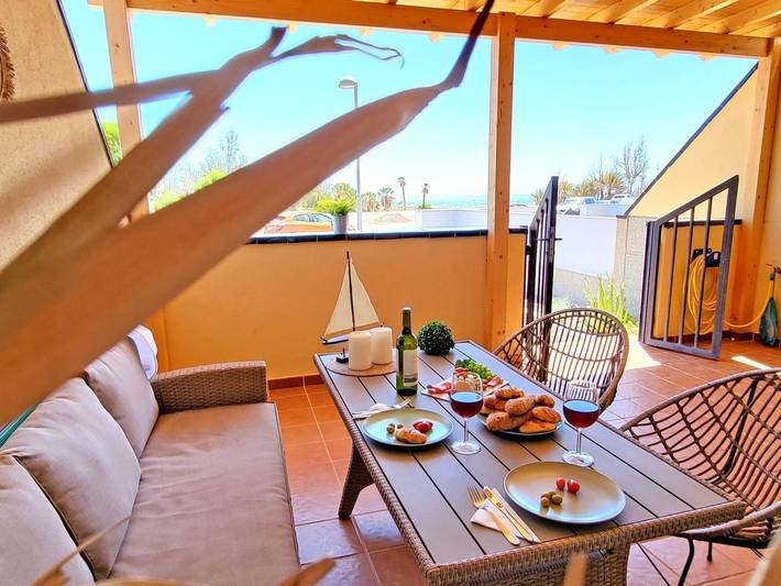 Location de vacances pour 7 personnes, avec terrasse à La Lajita