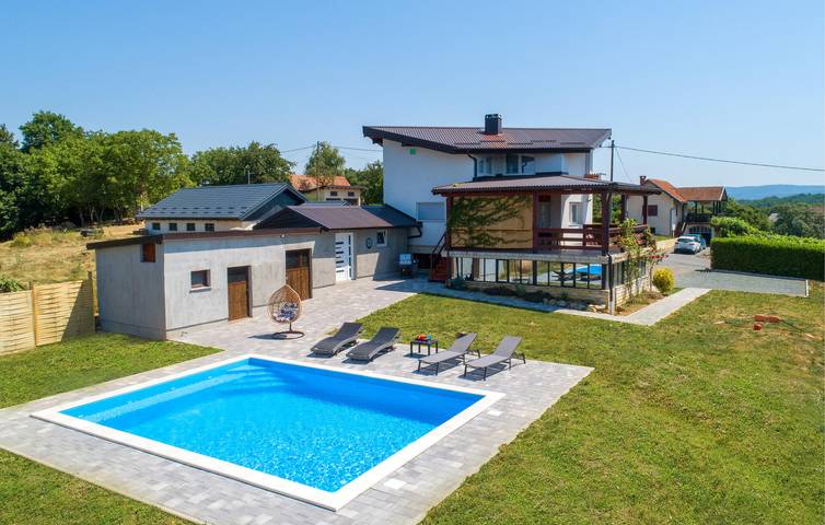 Charmante Ferienwohnung mit Pool und Terrasse in der Nähe des Stadtzentrums von Popovača in Sisak-Moslavina