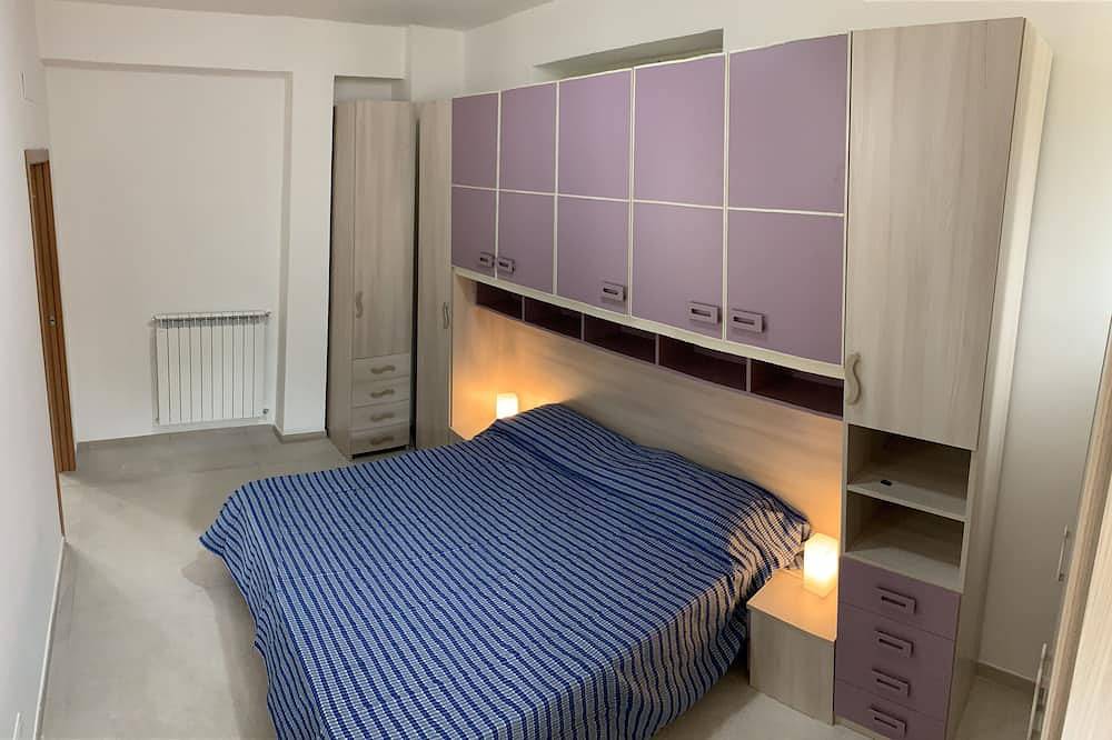 Entire property with 6 independent apartments for 23 people in Santa Caterina dello Ionio, Catanzaro Province