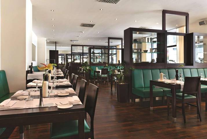 Hotel, mit Terrasse und Sauna beim Oktoberfest - 2