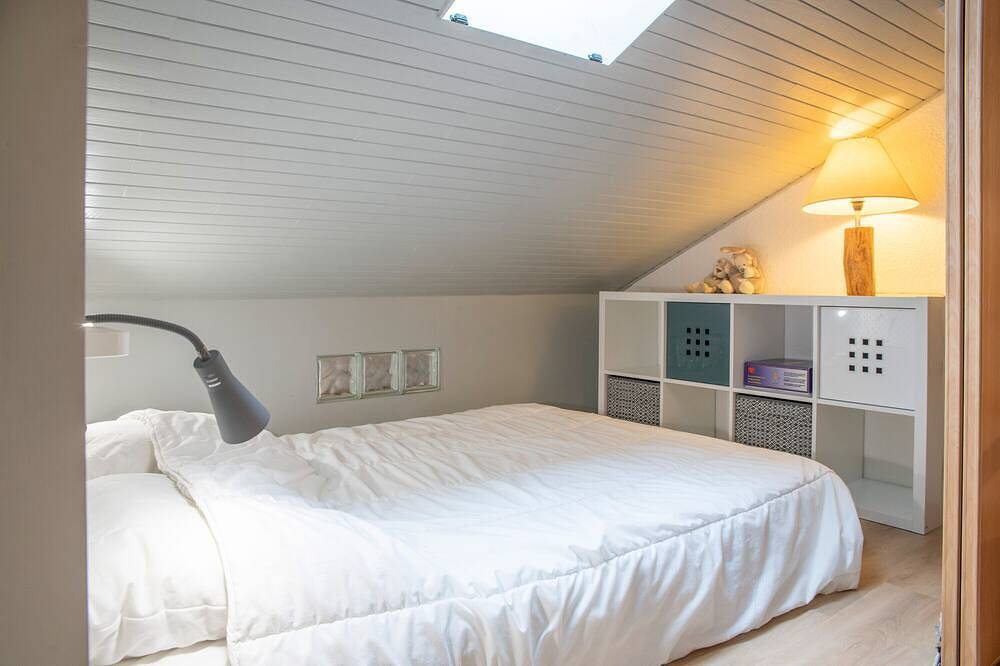 Entire apartment, Apartment 'Cosy Studio Mezzanine' with Mountain View and Balcony in Le Collet d'Allevard, Allevard