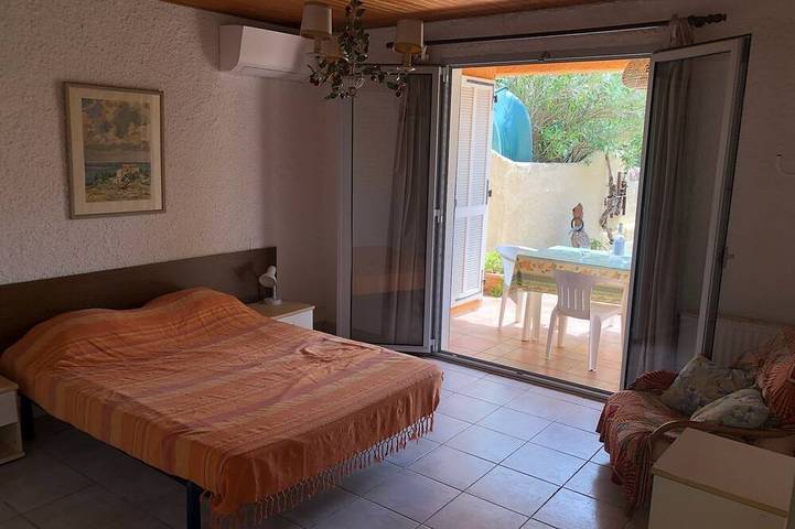 Ferienhaus mit Zugang zum Meer in San Ciprianu, Lecci