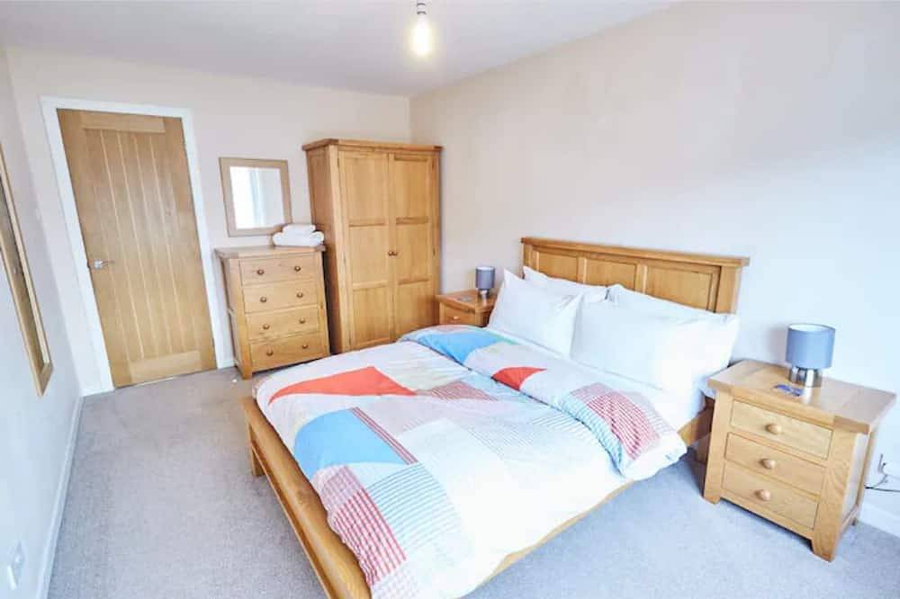Entire apartment, Etive, Beautiful Lochside Apartment with balcony in Fort William, Loch Linnhe