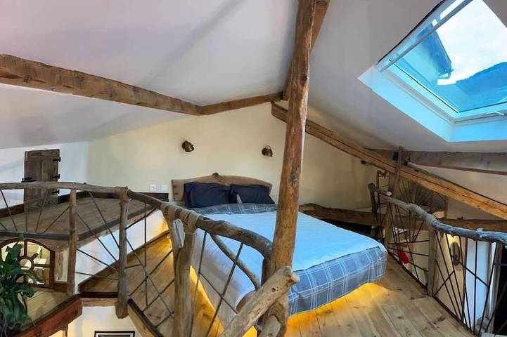 Appartement entier, Appartement atypique centre ville proche de tous commerce in Tarascon-sur-Ariège, Ariège