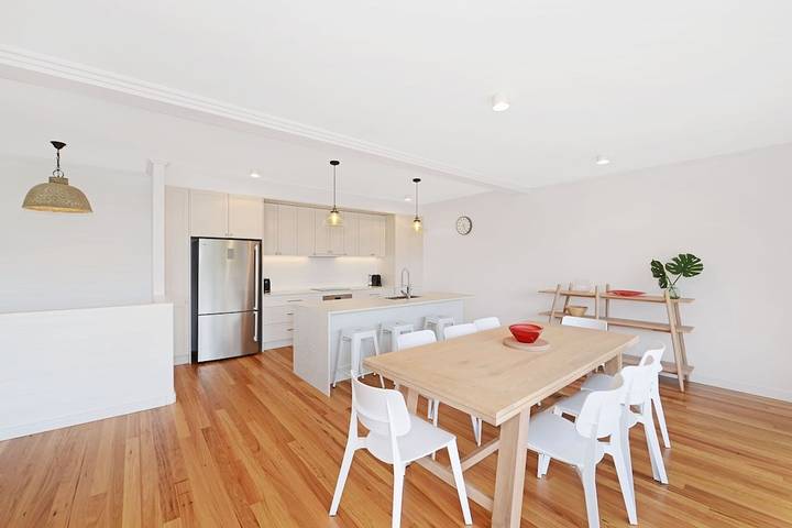Holiday home for 6 people, with balcony in Avoca Beach