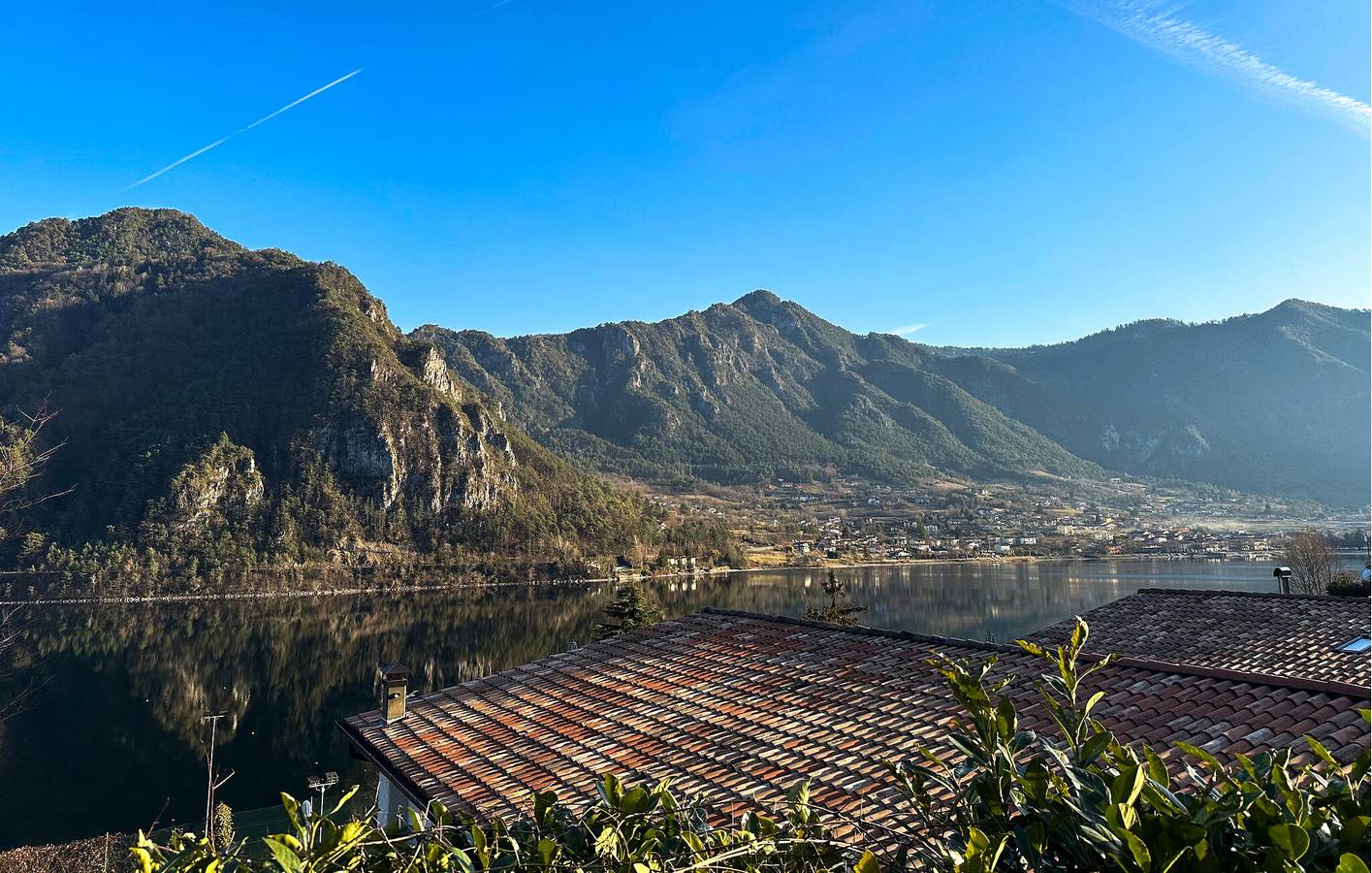 Ganze Ferienwohnung, Apartment mit Seeblick, Parkplatz, Terrasse und Internet in Bagolino, Gardasee-Berge