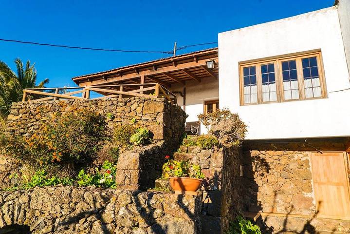 Casa rural para 6 personas, con jardín y vistas, Se admiten mascotas en El Hierro