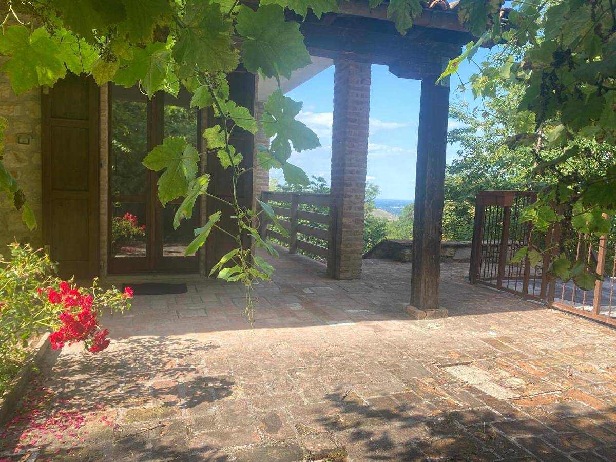 Double or Twin Room with Balcony in Serramazzoni, Province de Modène