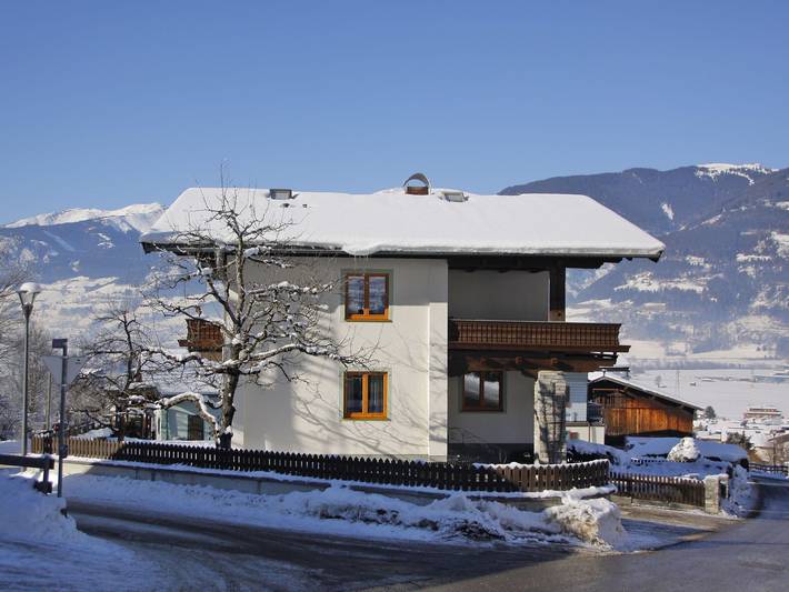 Vakantiehuis voor 10 personen, with Balkon and Terras as well as Tuin and Uitzicht in Kaprun