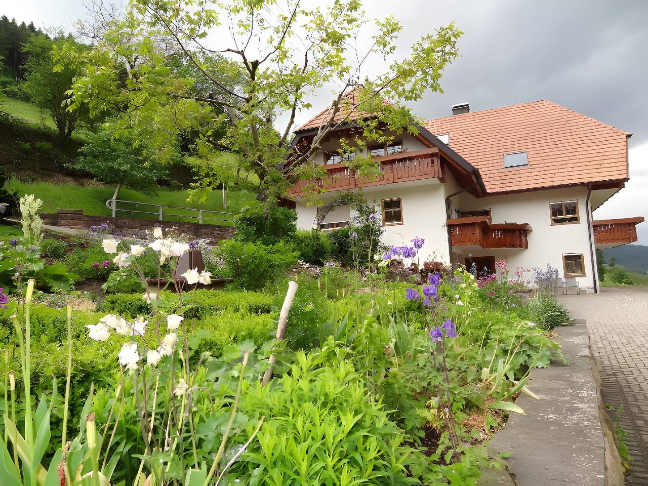 Ganze Wohnung, Ferienwohnung 'Gartenblick' mit Gemeinschaftsterrasse, Balkon und Wi-Fi in Hofstetten, Mittlerer Schwarzwald