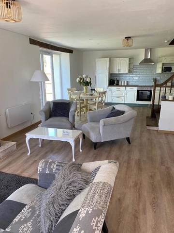 Gîte pour 4 personnes, avec jardin à Bussière-Poitevine