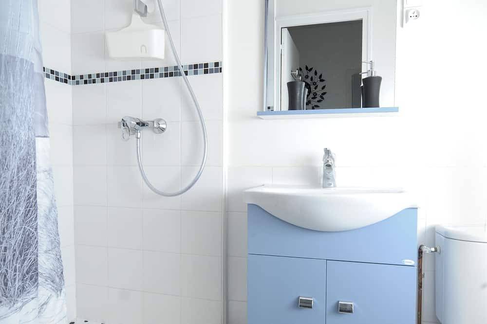 Entire apartment, Un nid Pour Deux : Cosy F1 bis Proche de Paris in Villeneuve-la-Garenne, Hauts-de-Seine