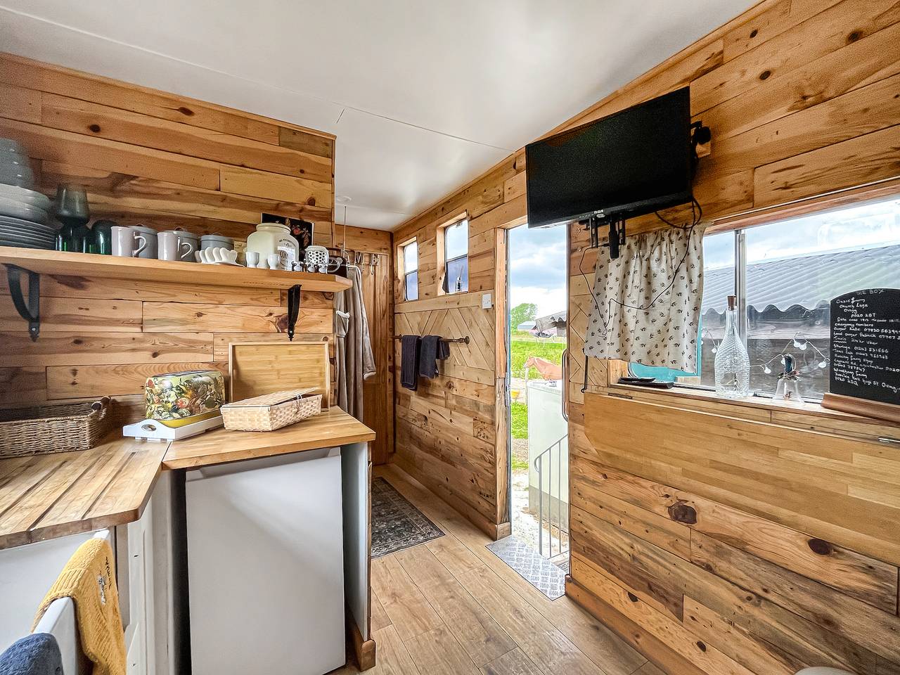 The Box - Oasis Farm in Denmead, South Downs
