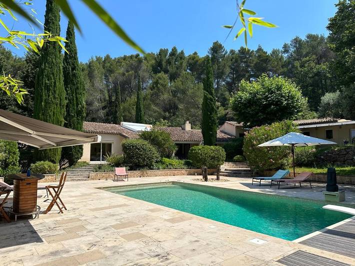 Cottage pour 7 personnes, avec piscine ainsi que jardin et jacuzzi à Beaurecueil