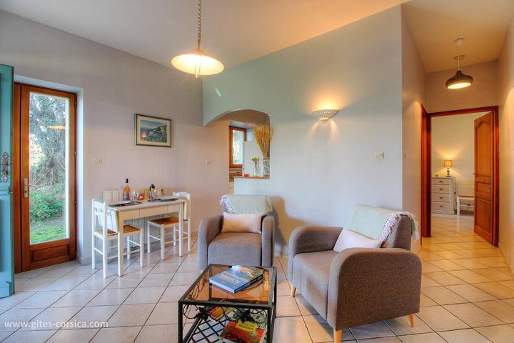 Gîte pour 2 personnes, avec Terrasse ainsi que Jardin et Vue à Sollacaro - 4
