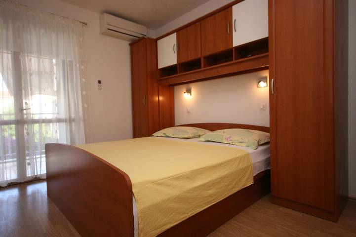 Ferienwohnung für 2 Personen, mit Balkon/Terrasse in Baska Voda