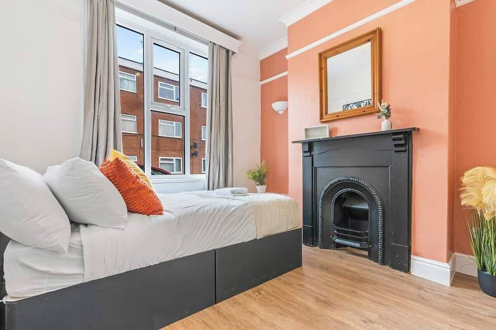 Spacious Warwick Stay | Contractors & Families in Warwick, Warwickshire