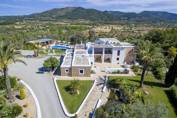 Gîte pour 12 personnes, avec Balcon et Jardin dans Portinatx