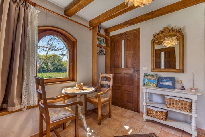 Estudio entero, Gîtes del Fin del Mundo: vistas a la montaña y terraza privada in Saint-Étienne-de-Gourgas, Región de Lodève