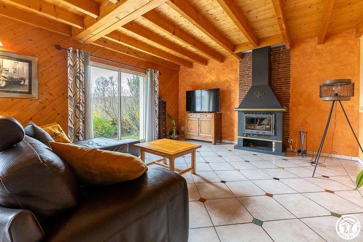 Gîte pour 8 personnes, avec jardin à Saint-Genès-Champanelle - 4