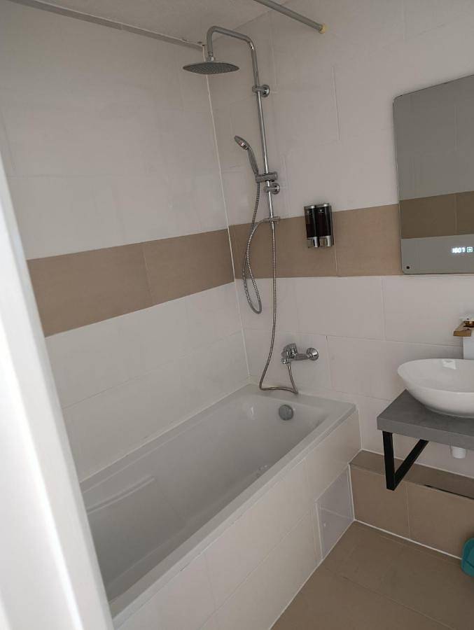 Gîte pour 2 personnes, avec terrasse ainsi que vue et jardin dans Sierentz - 3