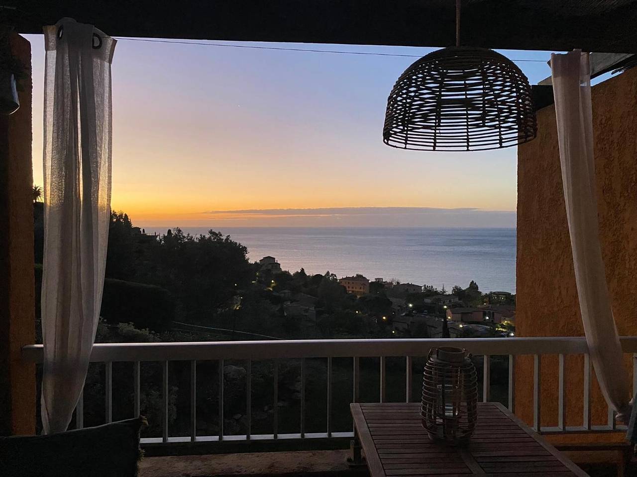 Apartamento entero, Apartamento 'Vue Mer Et Jardin' con vistas al mar, Wi-Fi y aire acondicionado in Théoule-sur-Mer, Massif de l'Esterel