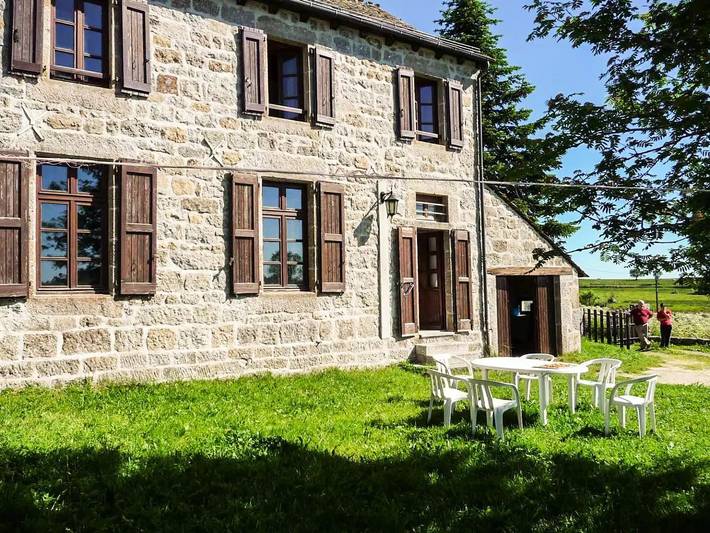Gîte pour 6 personnes, avec piscine et jardin, animaux acceptés dans L'Aubrac