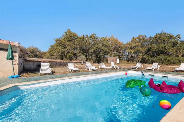 Landhaus 'Seul Au Monde' mit privatem Pool, Terrasse und Garten in Guizengeard, Charente