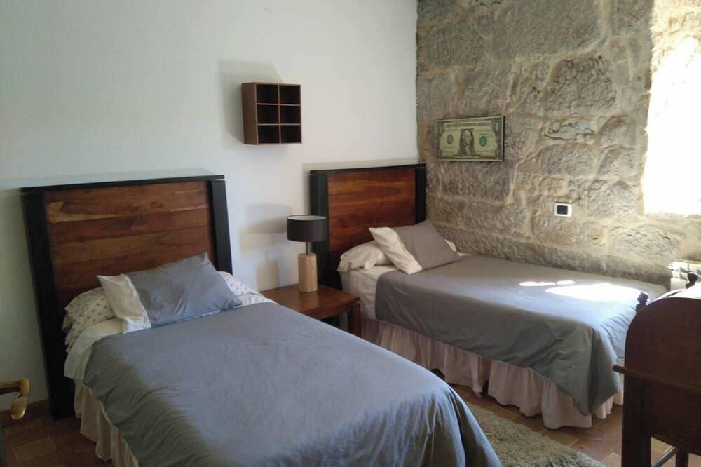 Homerez - Luxurious Villa in Nande with Private Pool in Mañufe, Gondomar