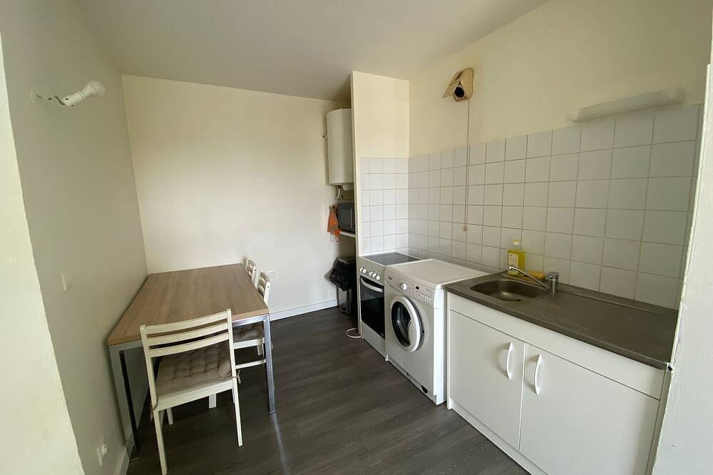 Ganze Wohnung, Short-term rental in Bron, Rhône