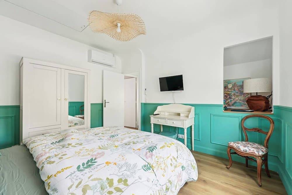Family home for 8 people, 2 steps from line 14, fully equipped! in Orly (Île de France), Val-de-Marne