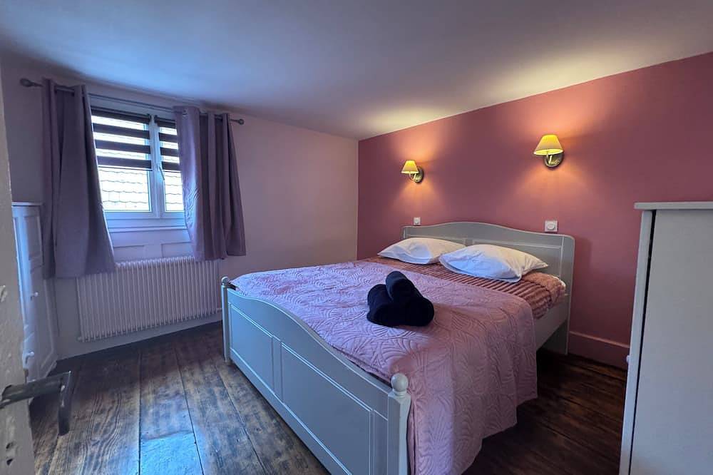 Beams and Prestige - Alsatian Charm in the Heart of Sélestat, Accommodates Up to 8 People in Sélestat, Región de Sélestat-Erstein
