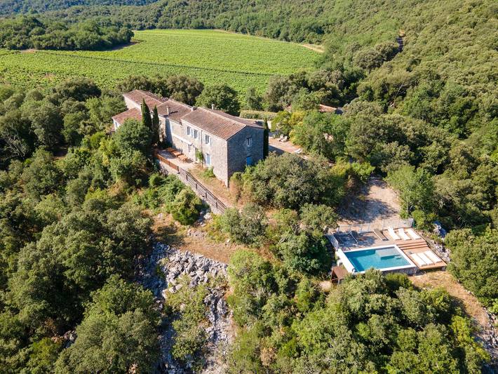 Location de vacances pour 10 personnes, avec jardin ainsi que vue sur le lac et bassin pour enfant, adapté aux familles à Causse-de-la-Selle