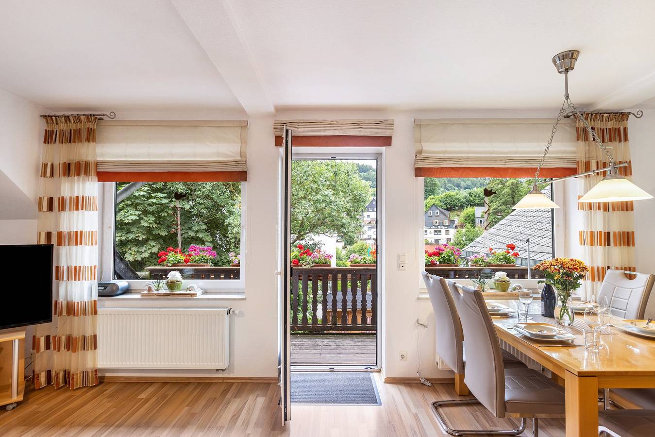 Ganze Wohnung, Apartment  Ferienwohnung am Golfplatz' Fewo A' mit Bergblick, Balkon und Wlan in Willingen, die Mittelgebirge