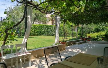 Ferienwohnung für 2 Personen, mit Terrasse und Garten in Poreč