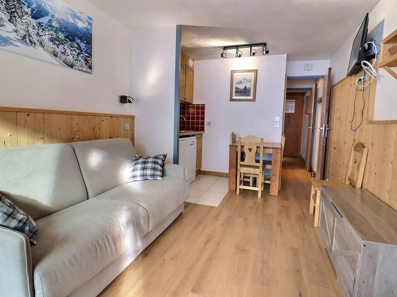 Studio entier, Studio Charmant sur Pistes, Animaux Bienvenus, Proche Commerces in Méribel-Mottaret, Les Allues