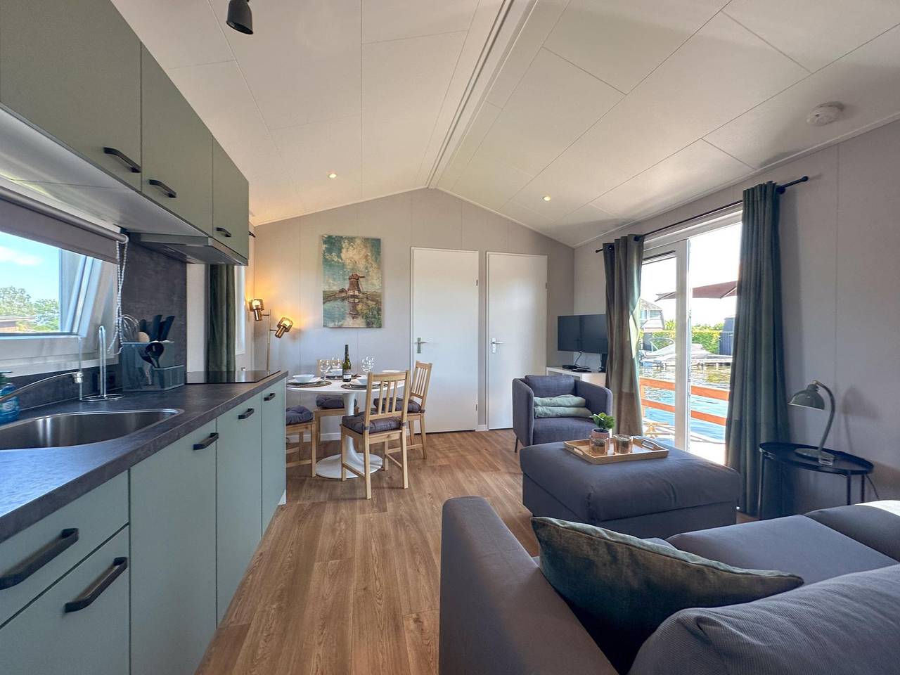 Klimatisiertes Chalet mit Terrasse am Wasser

 in Breukelen, Groene Hart