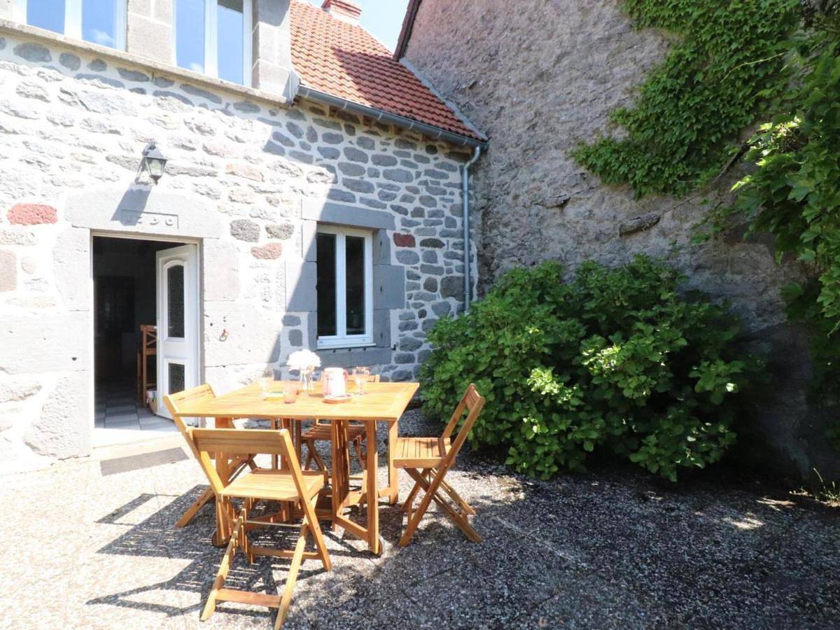 Maison de caractère au calme, 2 chambres, terrasse et jardin, proche rando et ski - Moussages - Fr-1-742-240 in Moussages, Parc naturel régional des Volcans d'Auvergne