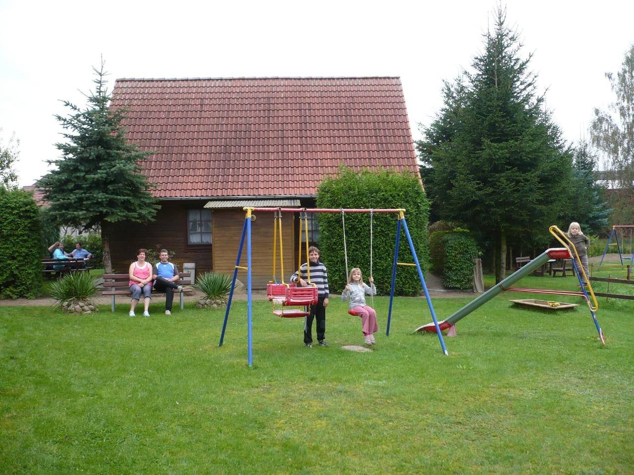 Ganze Ferienwohnung, Ferienwohnung für 4 Personen mit Terrasse in Nossentiner Hütte, Naturpark Nossentiner/Schwinzer Heide