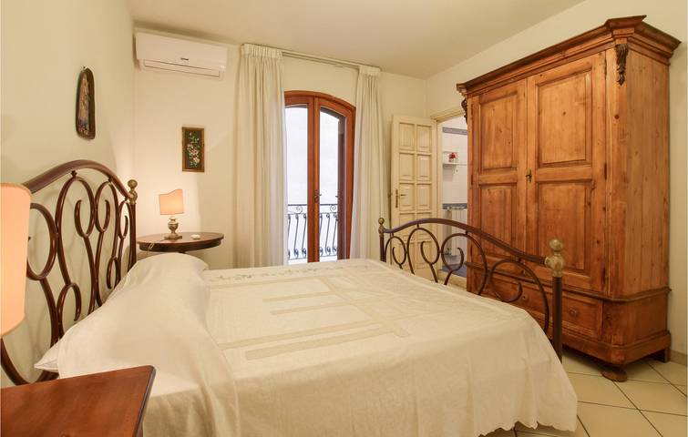 Entire holiday apartment, Sea View Apartment with Terrace & A/C in Giardini-Naxos, Messina Province