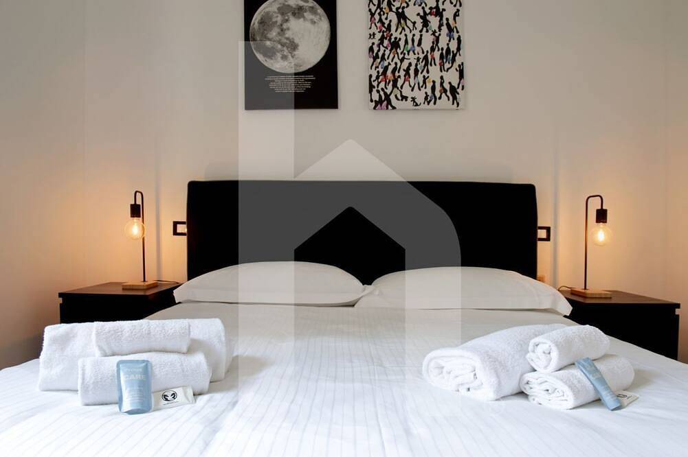 Ganze Wohnung, Relax and enjoy this smart accommodation, equipped with all the comforts: Free parking, Full Hd Tv, air conditioning, and a coffee machine, all just steps from Cisanello Hospital and 5 minutes from the airport. You can reach the Leaning Tower of Pisa in in Pisa, Italienische Riviera